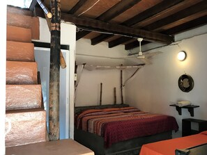 Family Room | Bed sheets - Hotel Quinta Karla (Acapulco)