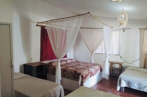 Family Room, Multiple Beds, Private Bathroom, Partial Sea View | Bed sheets - Hotel Quinta Karla (Acapulco)