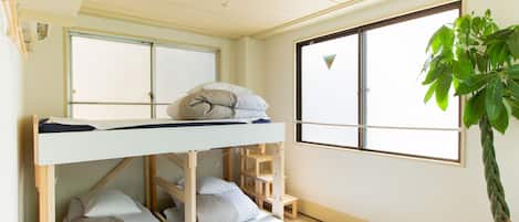 Economy Triple Room | Down duvets, desk, iron/ironing board, free WiFi