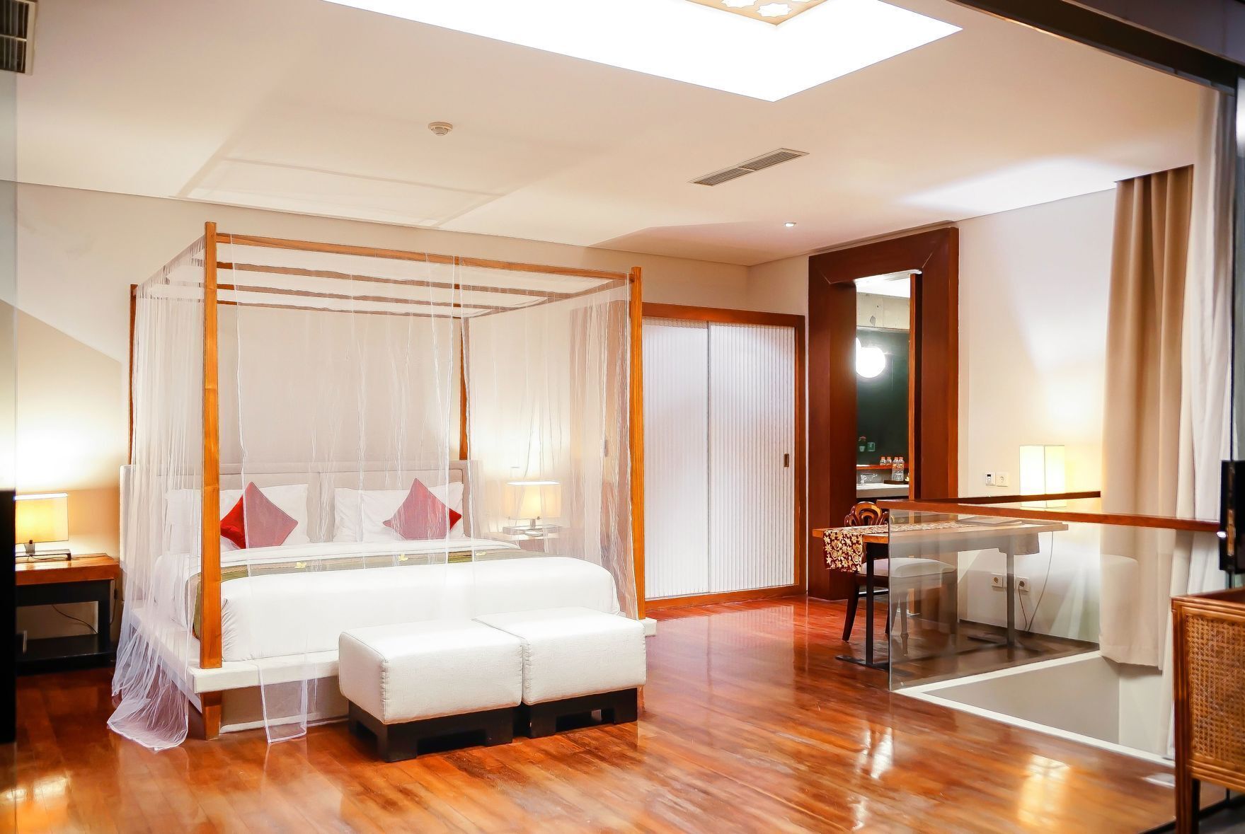 1 bedroom, premium bedding, free minibar, in-room safe