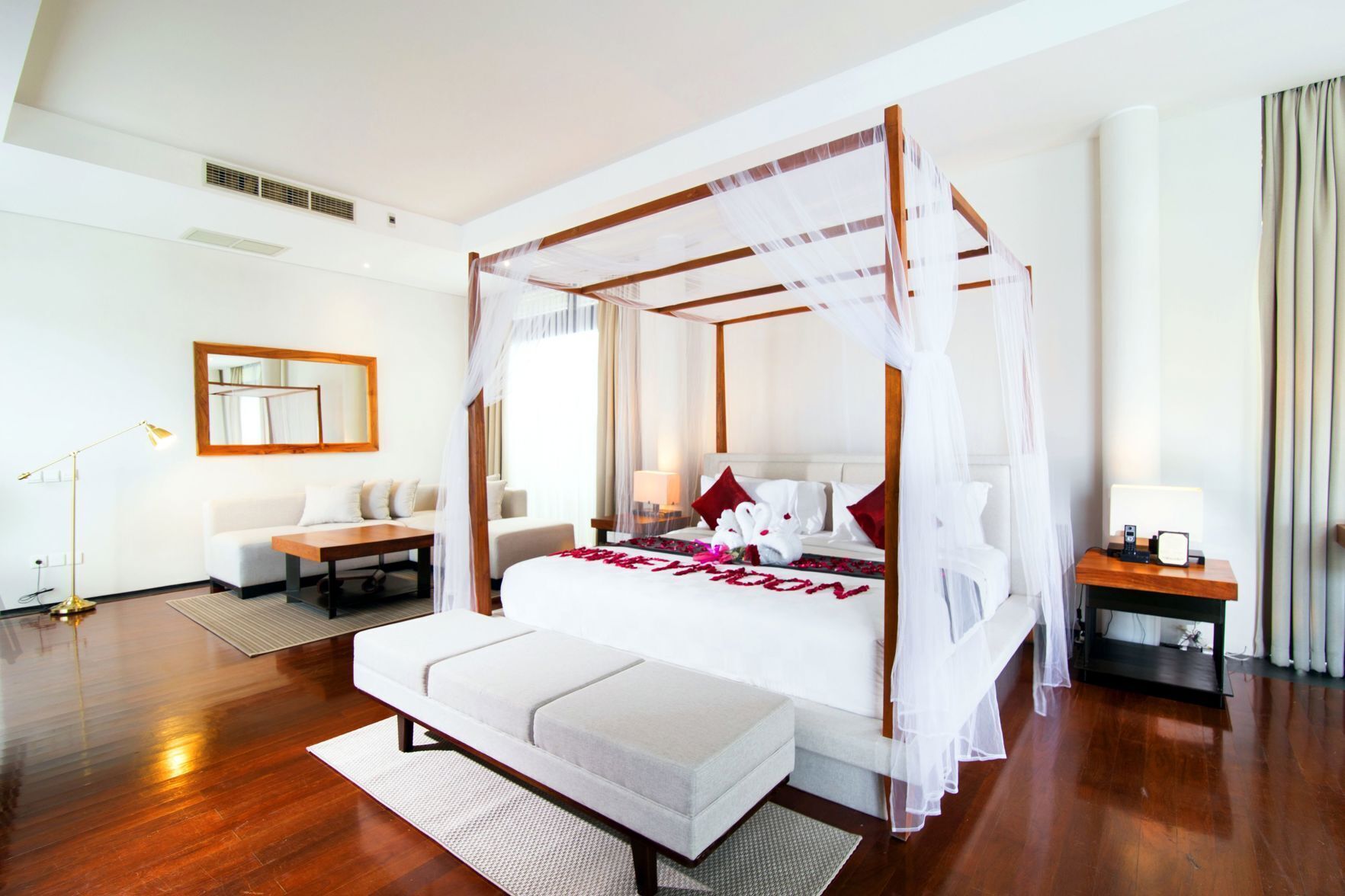 1 bedroom, premium bedding, free minibar, in-room safe