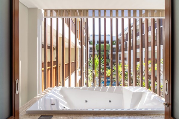 Banheira de hidromassagem particular