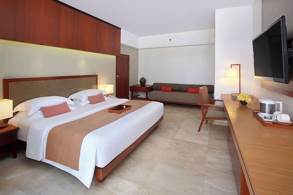 1 bedroom, premium bedding, minibar, in-room safe