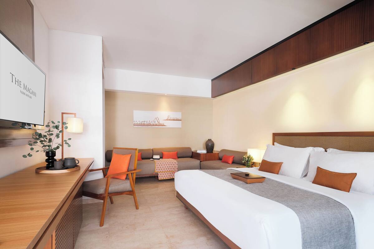 Bộ đồ giường cao cấp, minibar, két bảo mật tại phòng, bàn