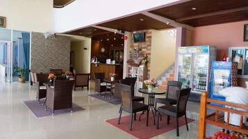 Breakfast, lunch and dinner served