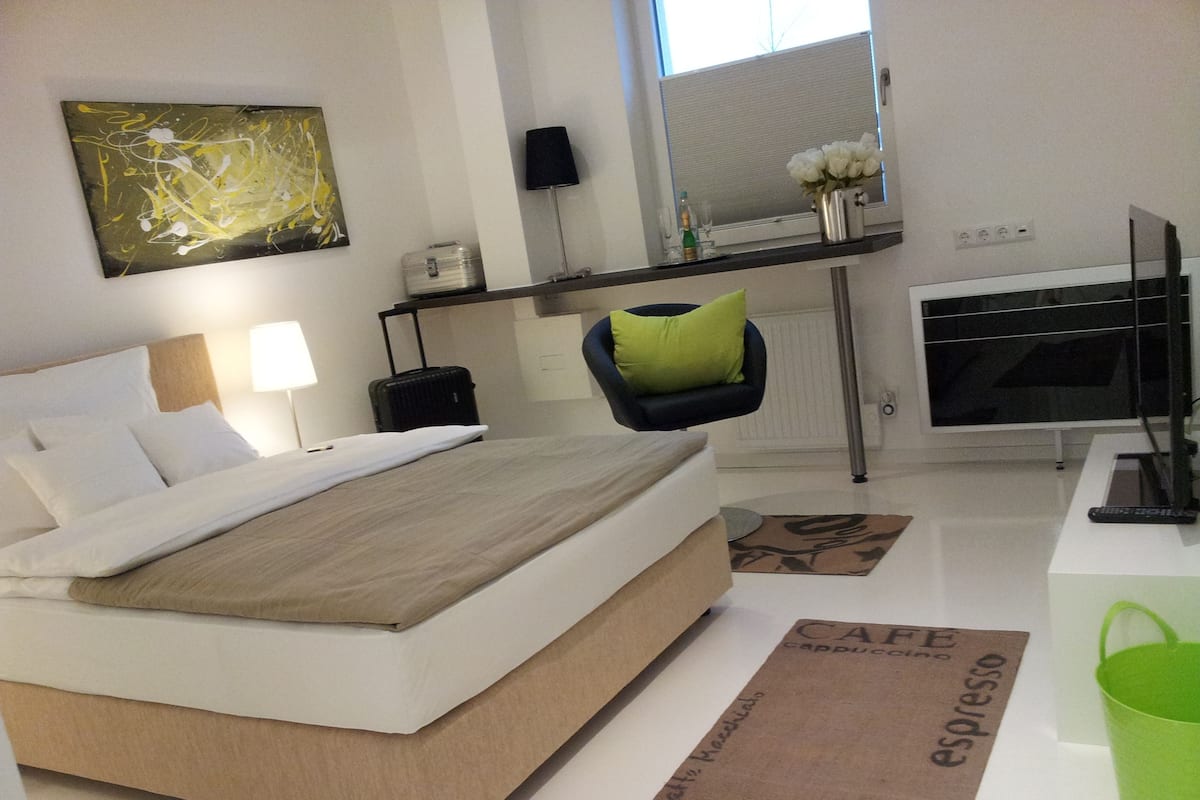 Deluxe Single Room | Desk, laptop workspace, free WiFi, bed sheets