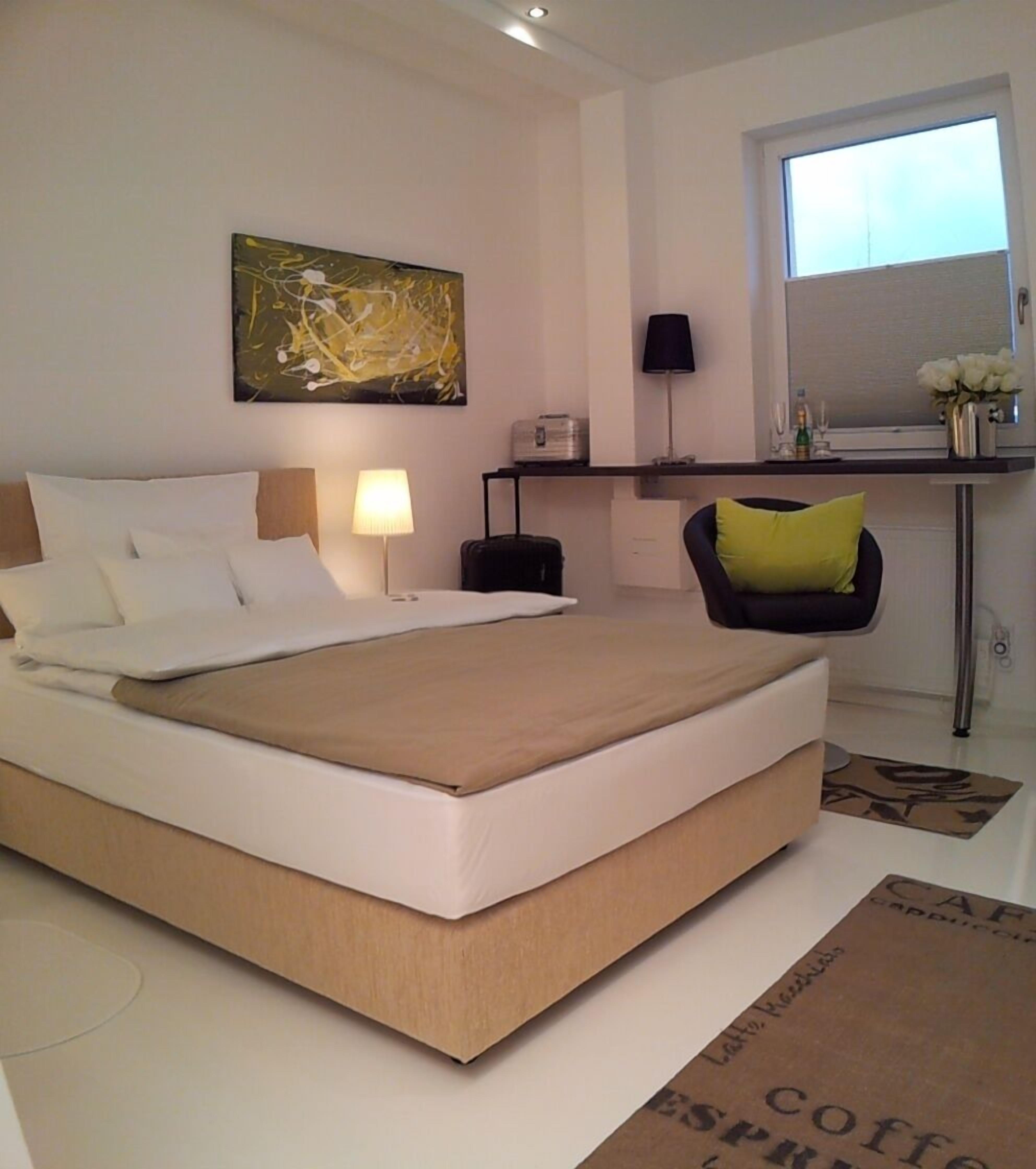 deluxe single room | desk, laptop workspace, free wifi, bed sheets