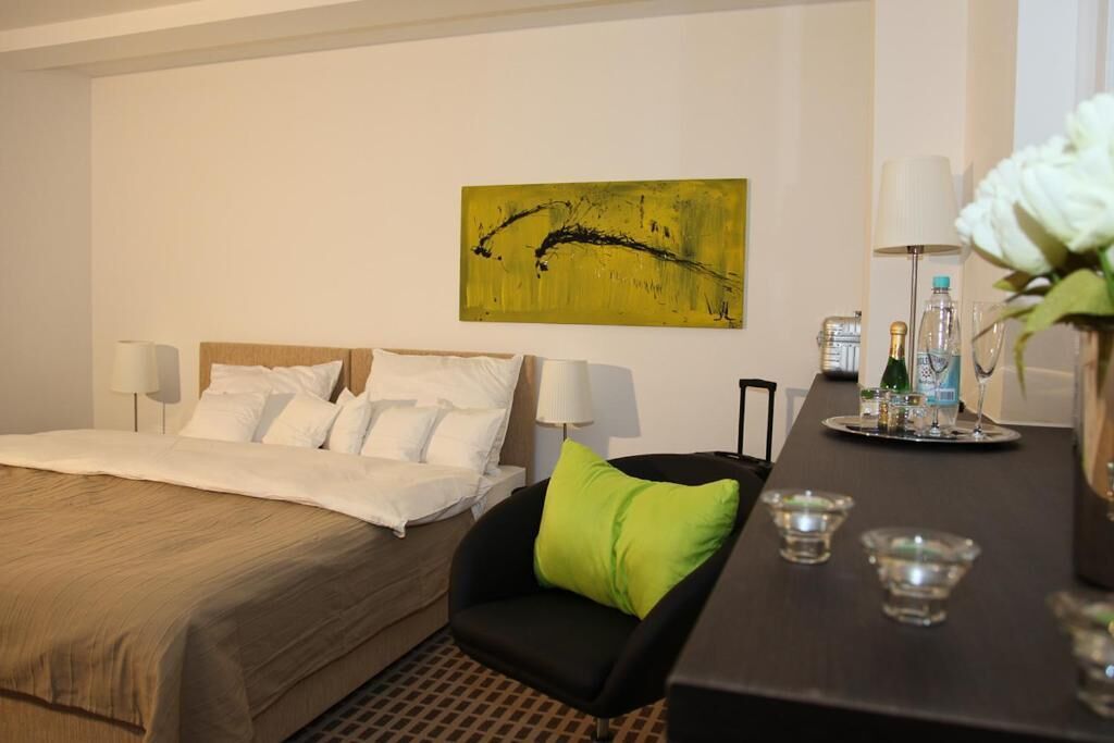 desk, laptop workspace, free wifi, bed sheets