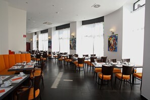 Daily buffet breakfast (EUR 12 per person) - Exe Hotel Klee Berlin Excellence Class (Berlin)