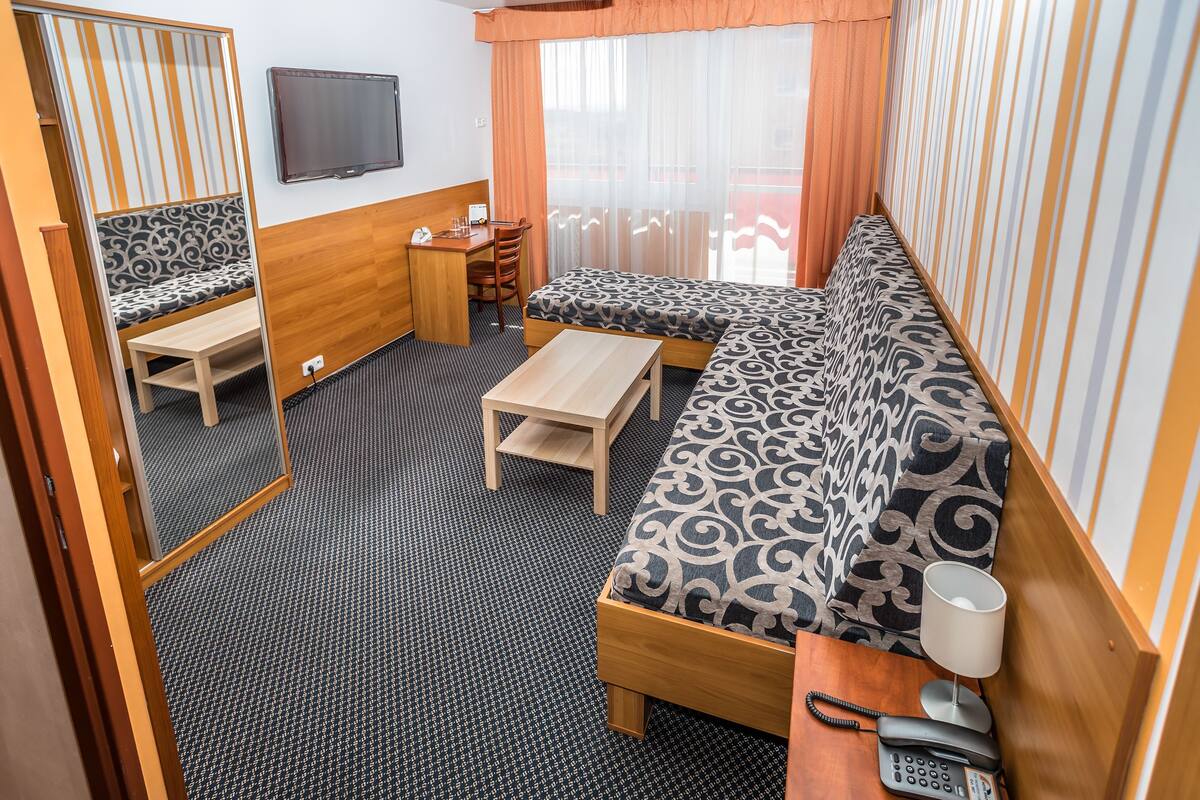 In-room safe, desk, WiFi