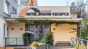 Unclassified image, 3 of 22, button - Bridge Hotel (Prague)