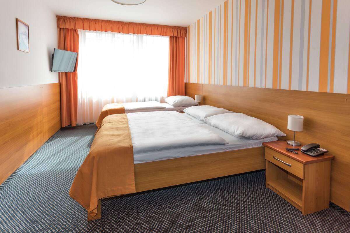 In-room safe, desk, WiFi