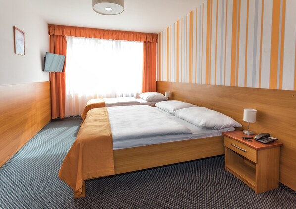 In-room safe, desk, WiFi