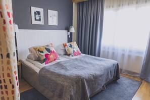 Caja de seguridad en la habitación y escritorio 