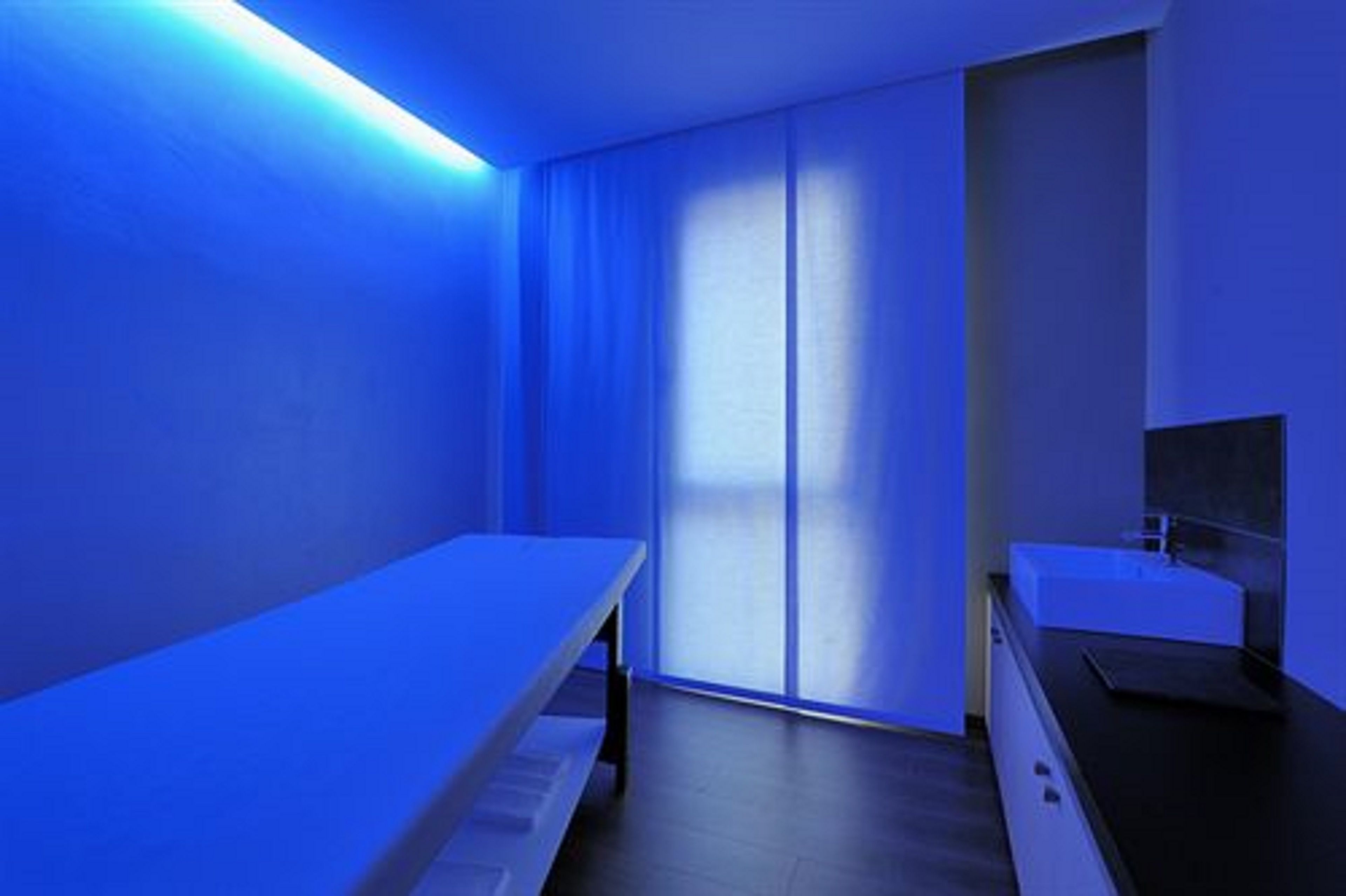 sauna, hot tub, turkish bath/hammam, body treatments, hot stone massages