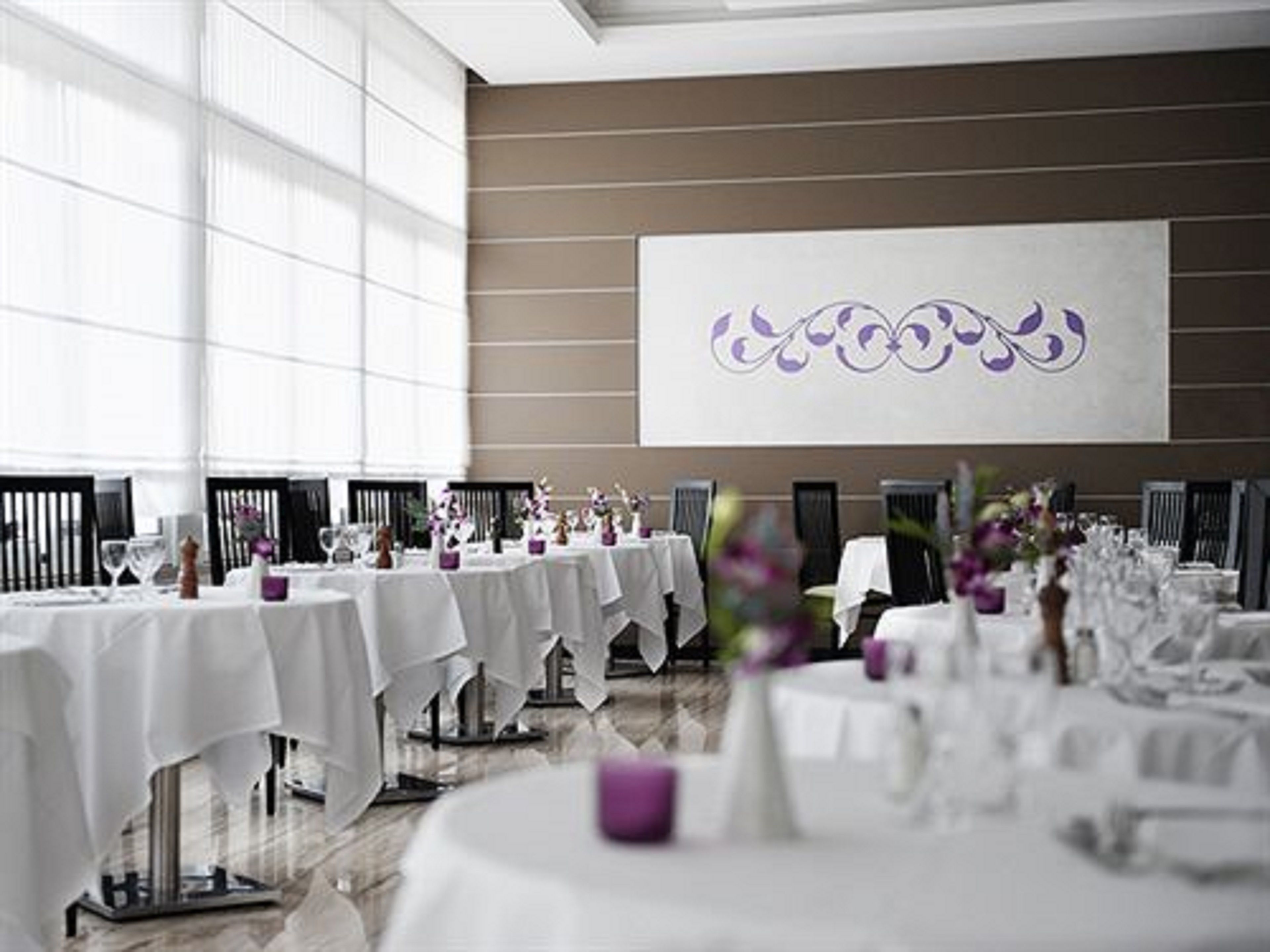 breakfast, lunch, dinner served; local and international cuisine