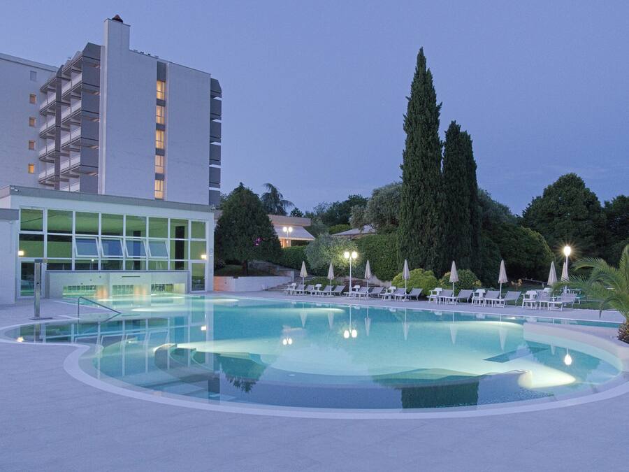 Piscine couverte, piscine extérieure
