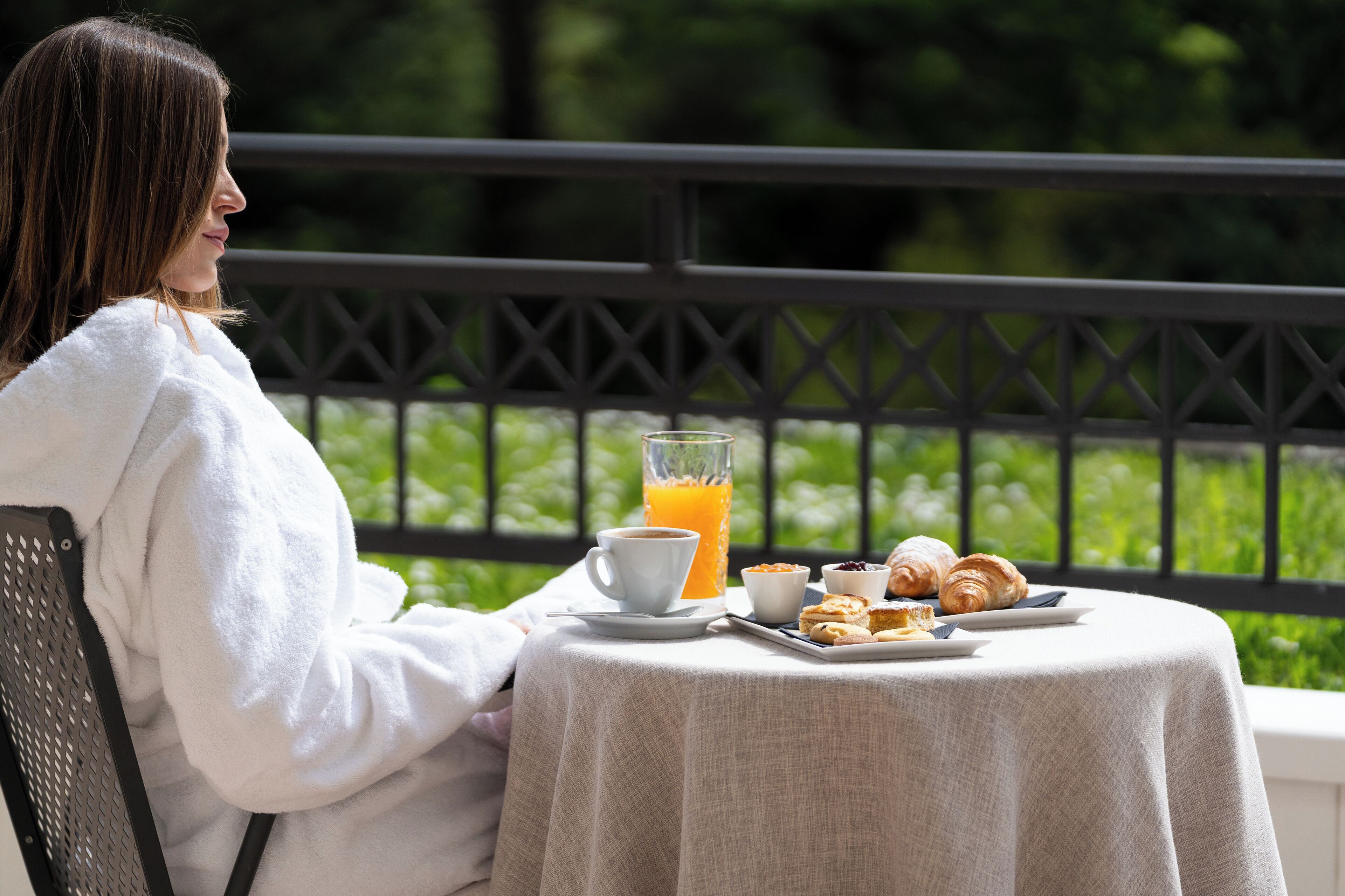 客室内のダイニングエリア