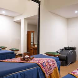 Salas de tratamiento para parejas, sauna y tina de hidromasaje