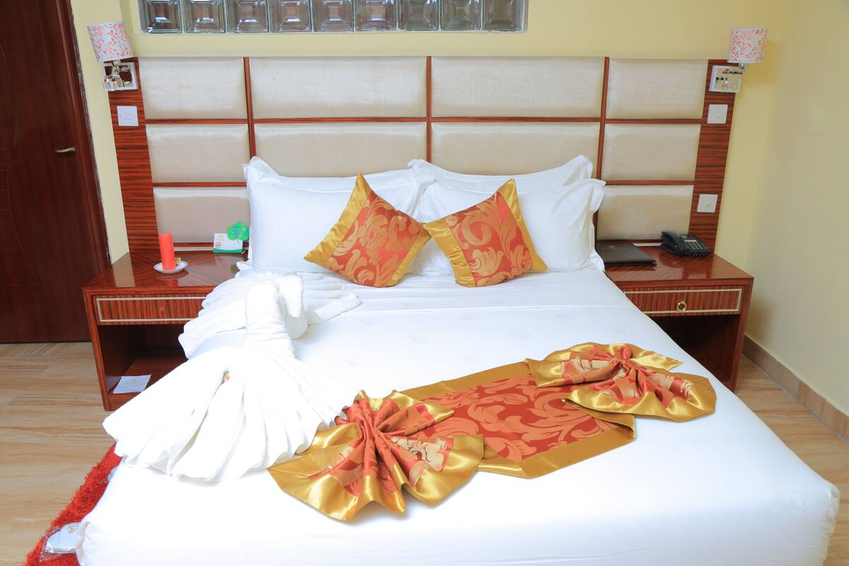 Deluxe Single Room | Egyptian cotton sheets, in-room safe, desk, blackout curtains