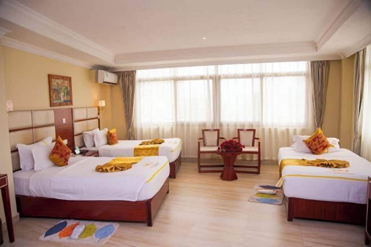 Roupas de cama de algodão egípcio, cofres nos quartos, escrivaninha