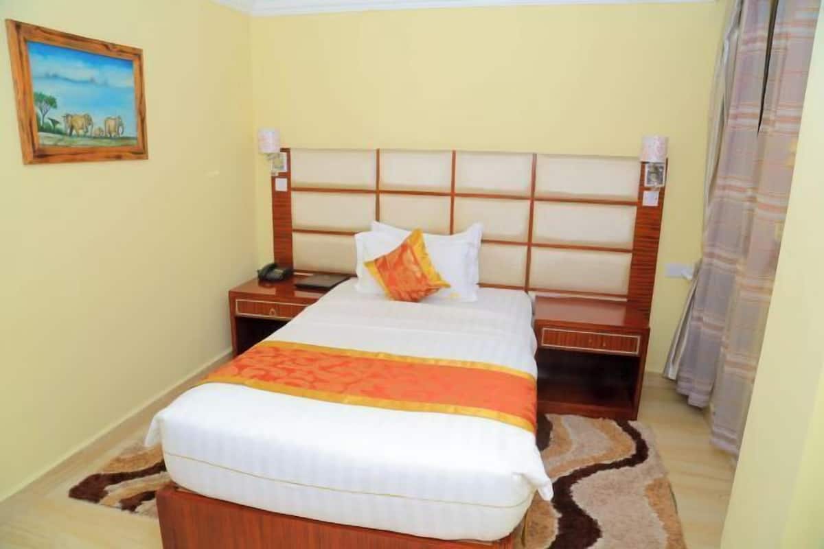 Roupas de cama de algodão egípcio, cofres nos quartos, escrivaninha