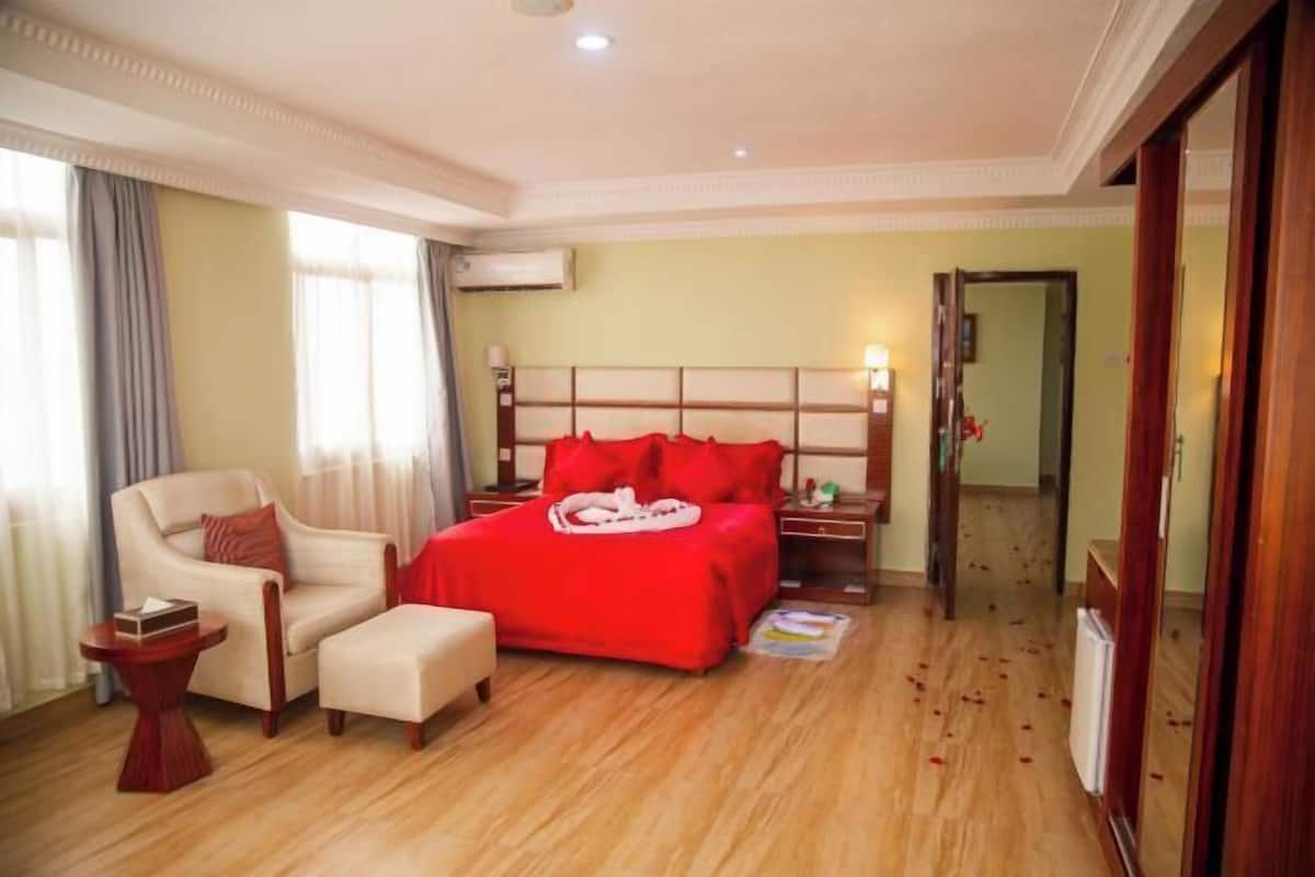 Roupas de cama de algodão egípcio, cofres nos quartos, escrivaninha