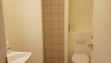 Dusch, hårtork, handdukar och tvål