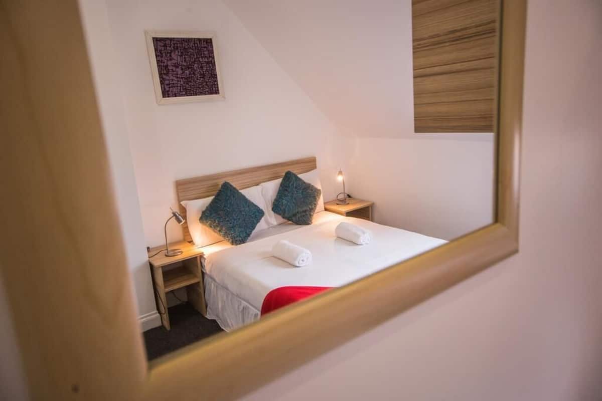 Kamar Double | Meja kerja, tempat tidur bayi gratis, Wi-Fi gratis, dan seprai linen