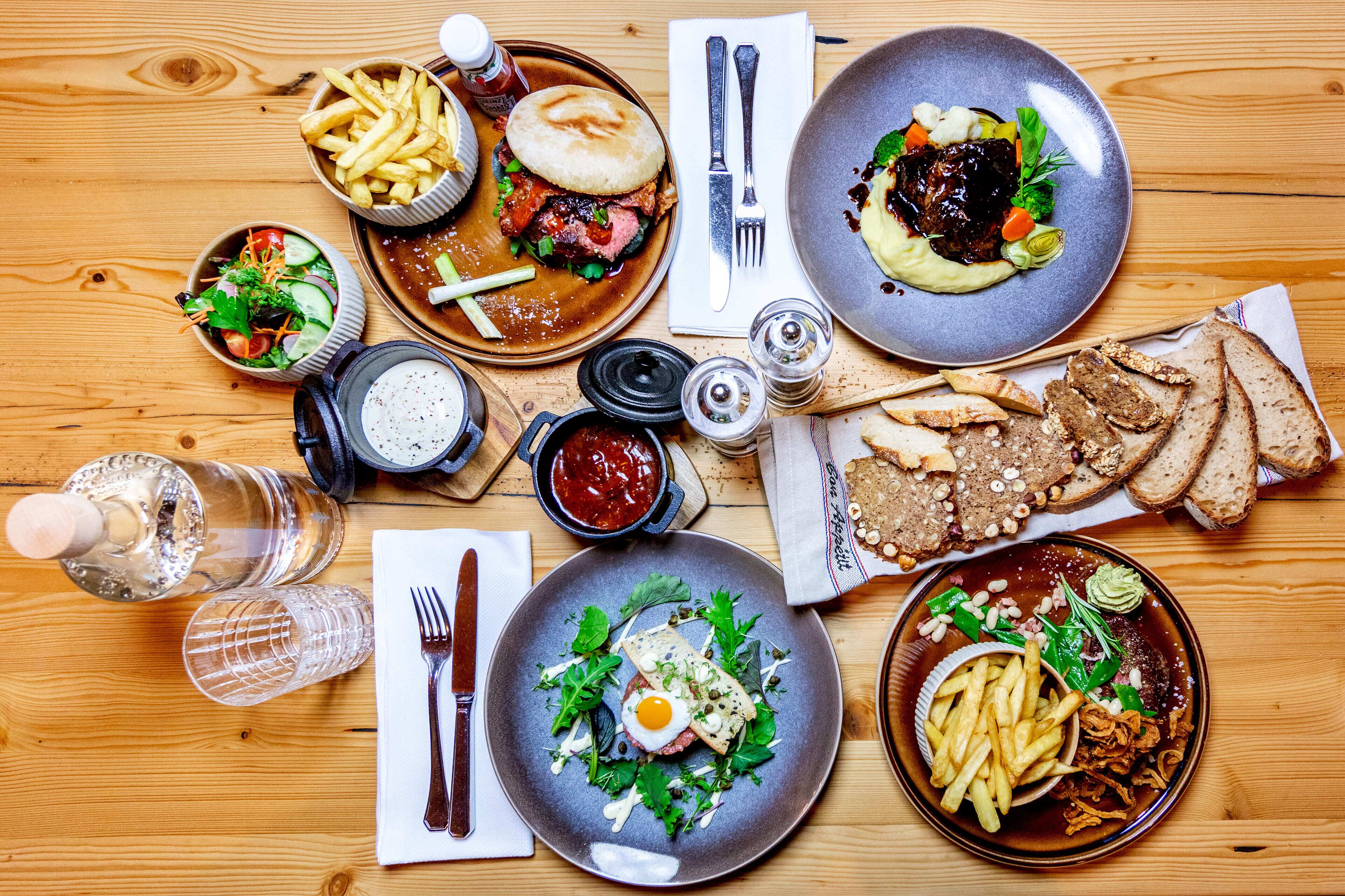 dinner served, local cuisine, al fresco dining