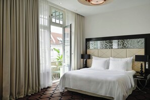 Habitación superior, 1 cama King size, para no fumadores, balcón | 1 habitación, ropa de cama de alta calidad y minibar 