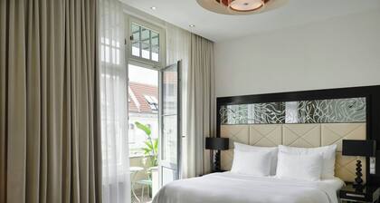 Roomers Berlin Steinplatz, Autograph Collection