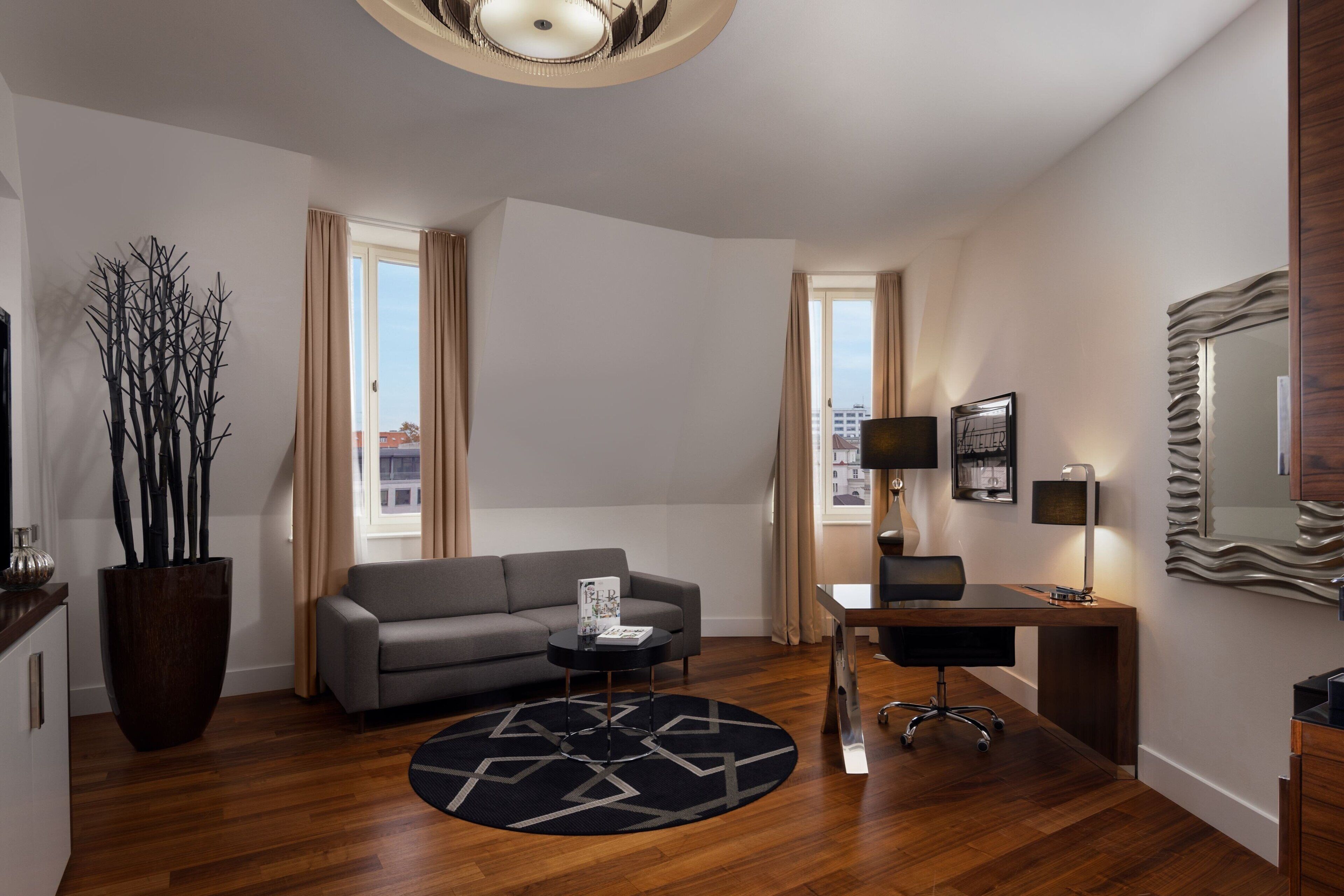 39-inch flat-screen tv with satellite channels, tv