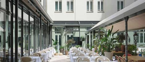 Breakfast, lunch, dinner served; French cuisine