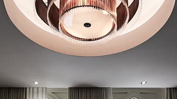 Roupas de cama premium, frigobar, cofres nos quartos, escrivaninha