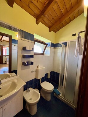 Einzelzimmer | Badezimmer