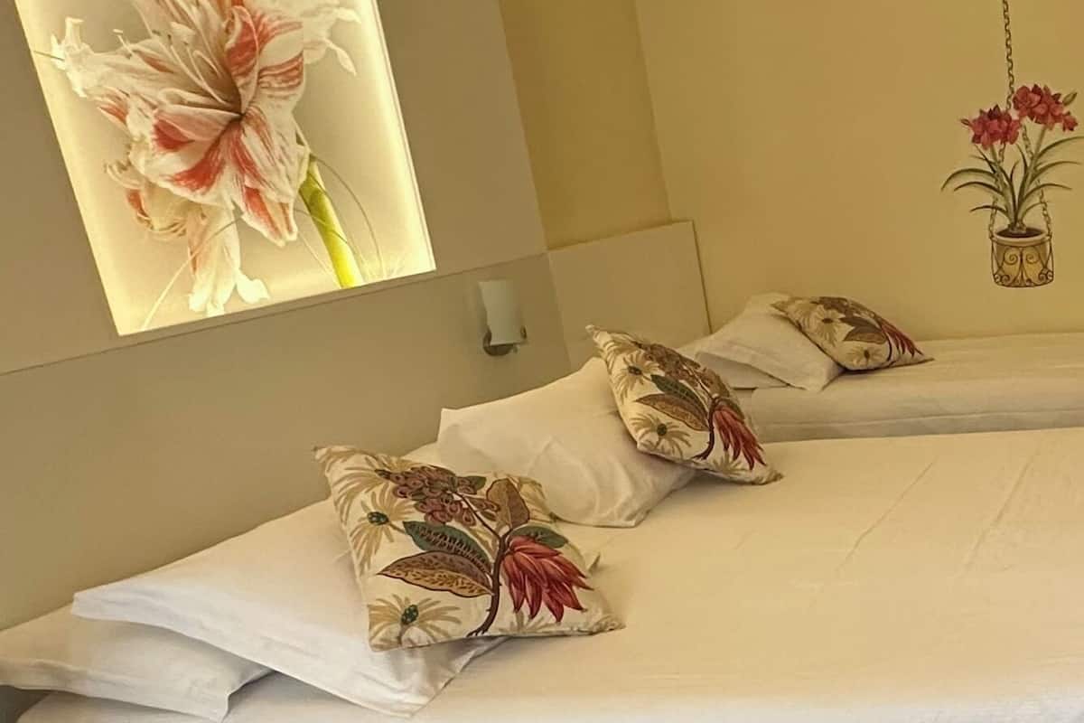 Caja de seguridad en la habitación, wifi gratis y ropa de cama