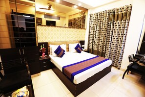 Superior Room | Desk, free rollaway beds, free WiFi