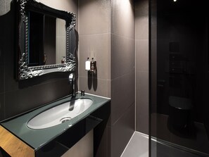 Double Room (VIP) | Bathroom