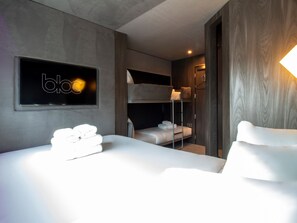Family Room, One King Bed and 2 Bunk Beds (only children age 12 or under can use the bunk bed)  | Egyptian cotton sheets, premium bedding, soundproofing, free WiFi - Bloc Hotel London Gatwick Airport (Gatwick)