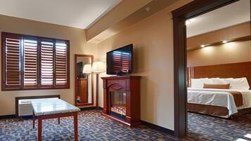 خزنة داخل الغرفة ومكتب ومكواة/لوح كي وواي فاي مجانًا