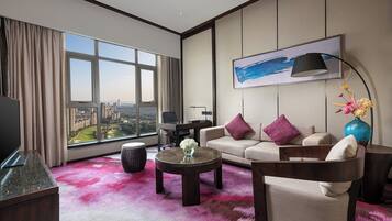 1 King Studio Suite Dining Meeting | Minibar, in-room safe, desk, laptop workspace