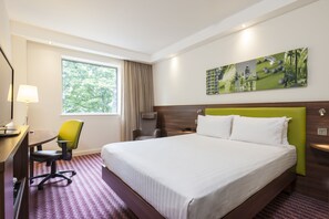 Room, 1 Queen Bed | In-room safe, laptop workspace, blackout curtains, iron/ironing board - Hampton By Hilton Sheffield (Sheffield)