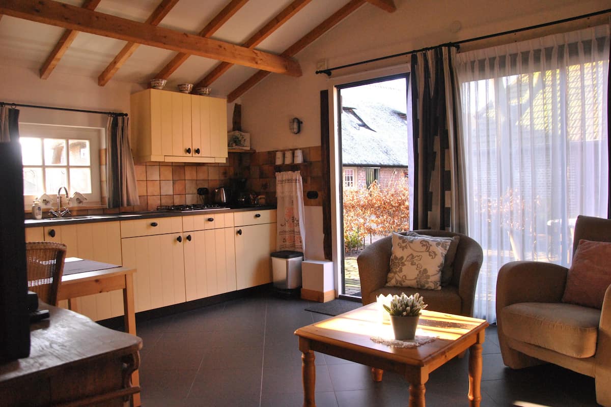 Double Room | Private kitchenette | Fridge, microwave, oven, stovetop