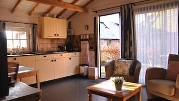 Double Room | Private kitchenette | Fridge, microwave, oven, stovetop