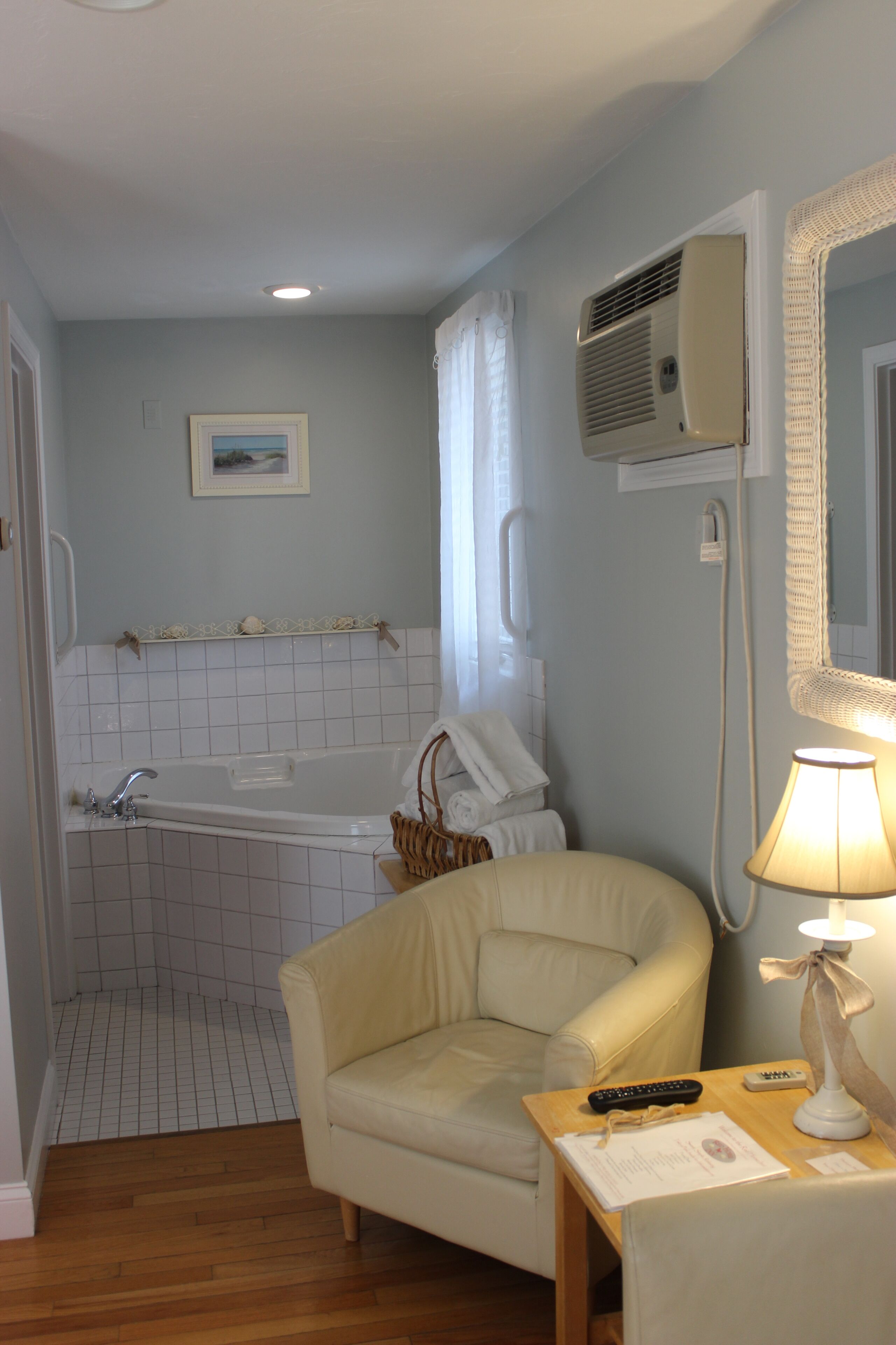 room, 1 queen bed, fireplace | individually decorated, individually furnished, laptop workspace