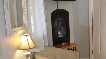 Room, 1 Queen Bed, Fireplace