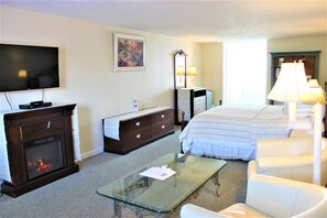 Executive King Room Second Floor Only | Living area | Flat-screen TV - Red Horse Inn (Falmouth)