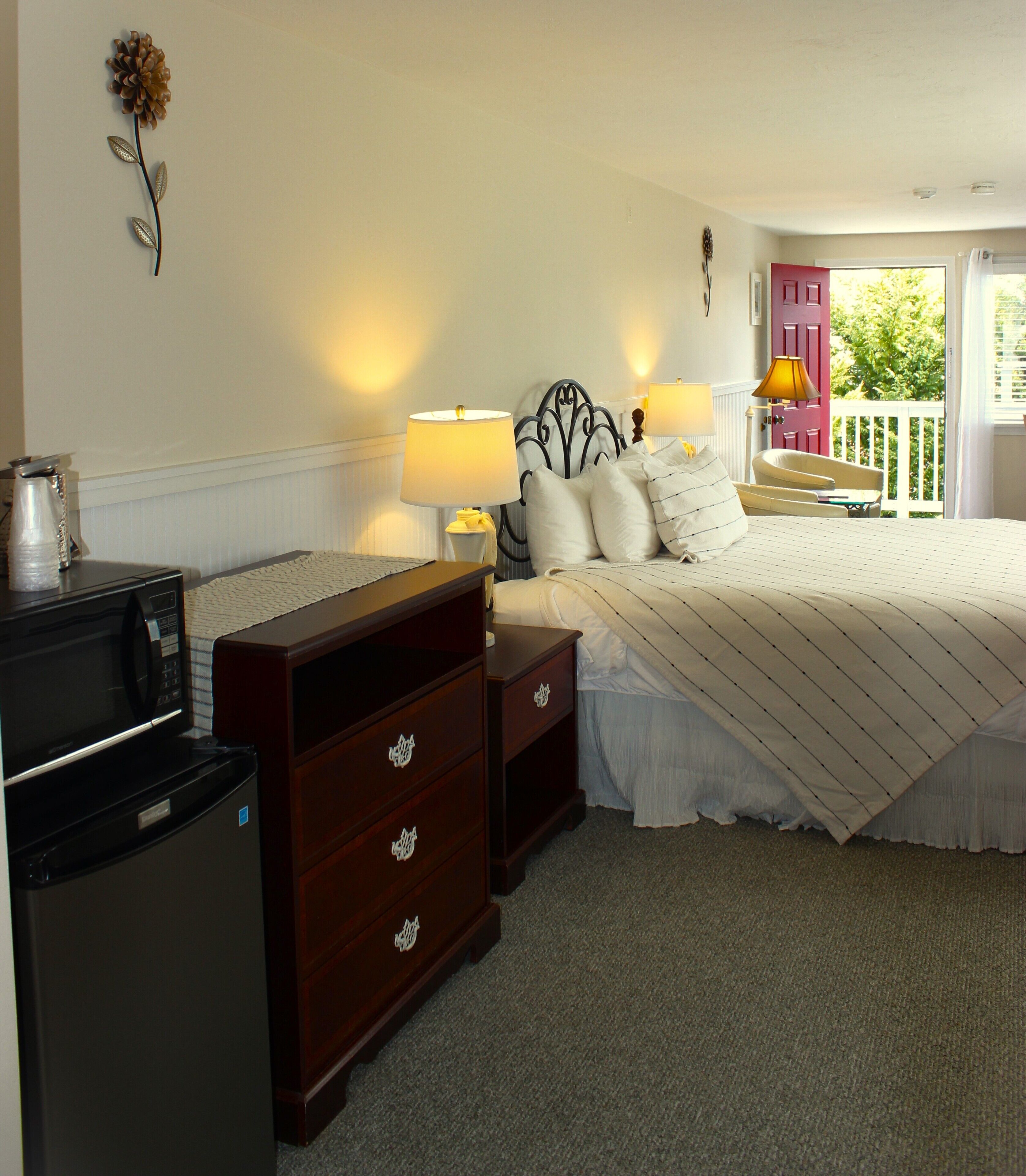 executive room, 1 king bed | individually decorated, individually furnished, laptop workspace