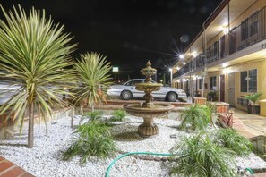 Garden - Motel 7 (Vallejo)